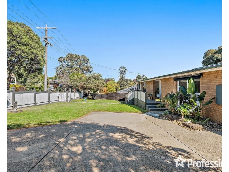 9 Rachael Drive, Mooroolbark VIC 3138