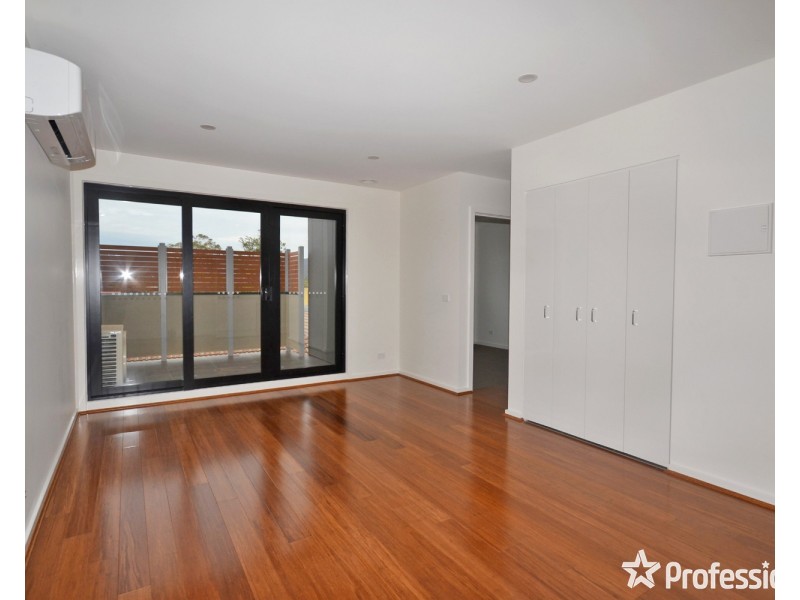 102/18 Myrtle Street, Bayswater VIC 3153