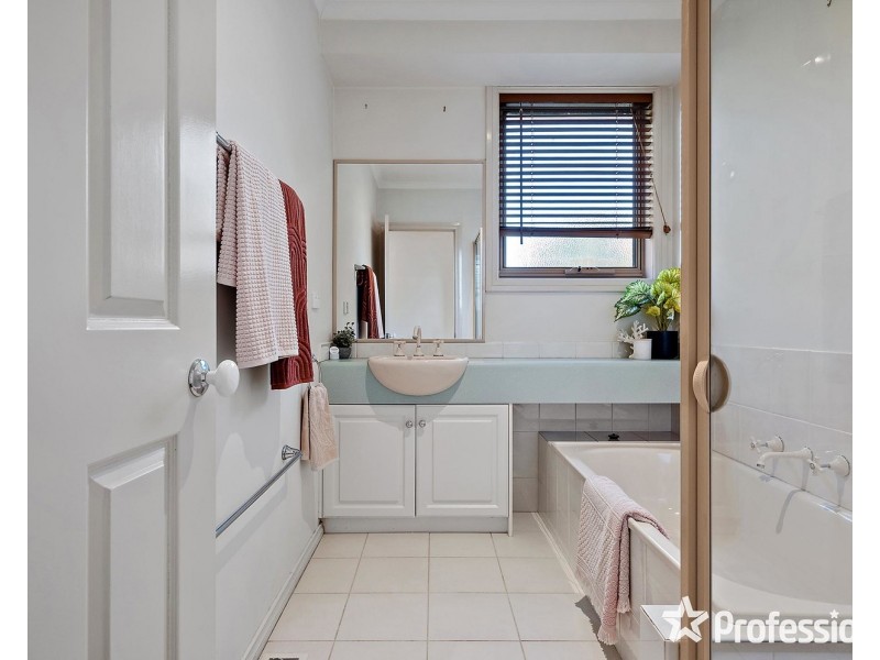 2/21 Jennings Road, Bayswater North VIC 3153