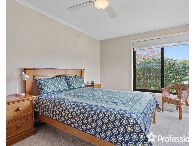 15 Holmes Road, Mooroolbark VIC 3138