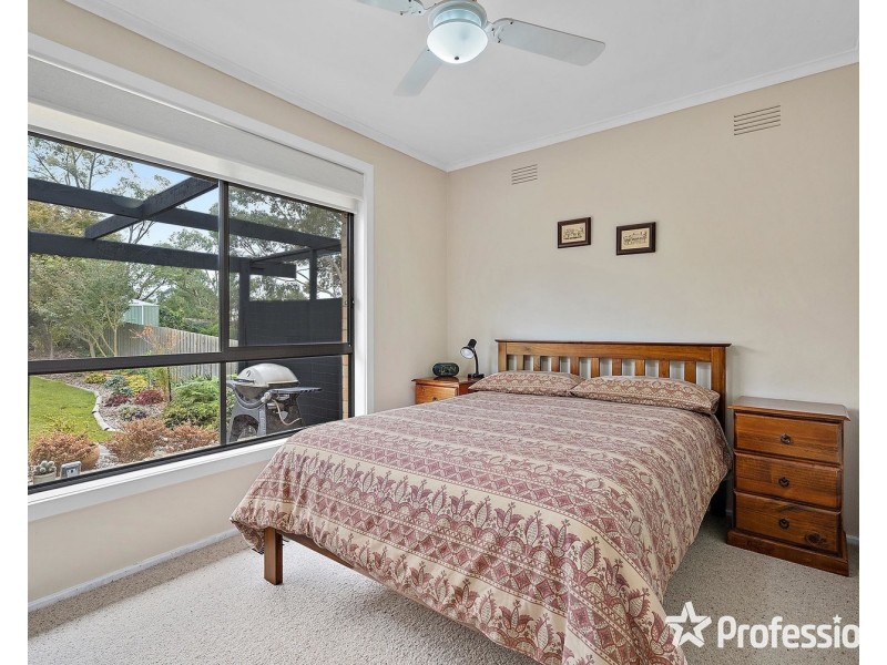 15 Holmes Road, Mooroolbark VIC 3138