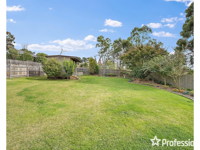 15 Holmes Road, Mooroolbark VIC 3138