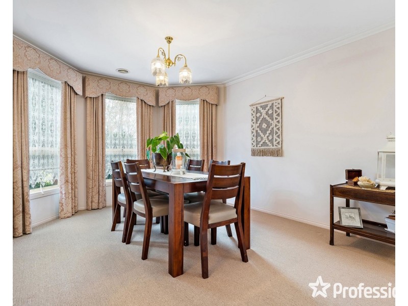 4 Bransdale Close, Mooroolbark VIC 3138