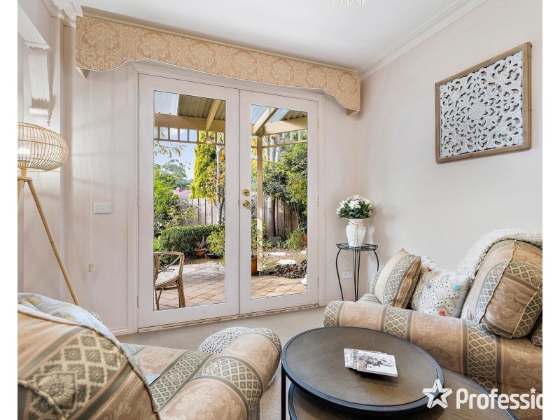 4 Bransdale Close, Mooroolbark VIC 3138