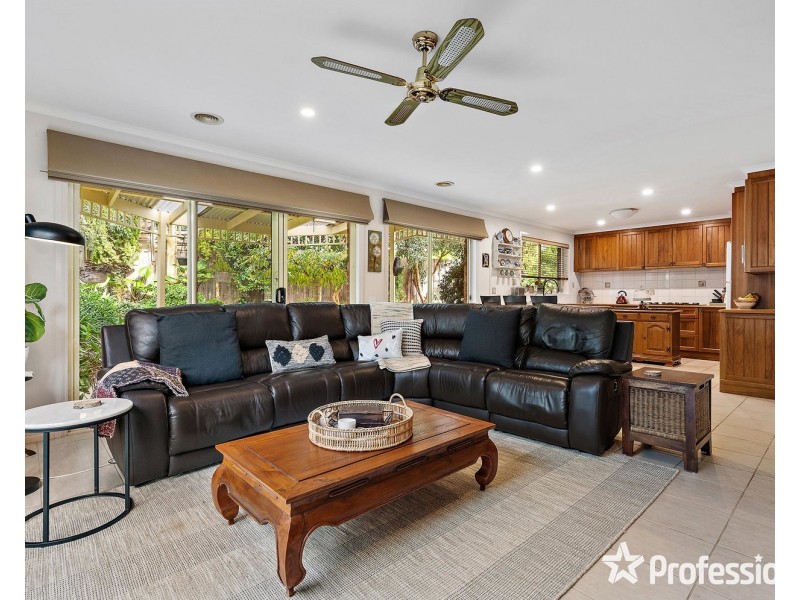 4 Bransdale Close, Mooroolbark VIC 3138