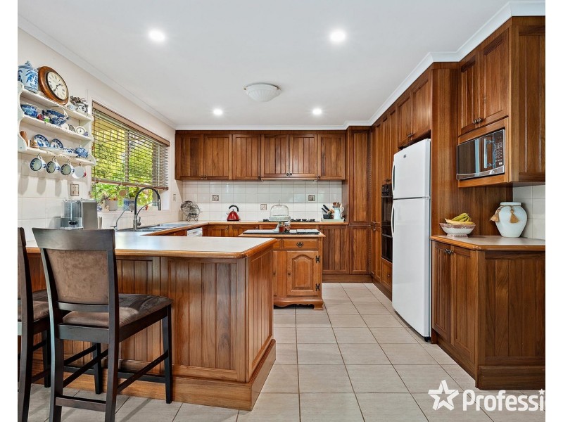 4 Bransdale Close, Mooroolbark VIC 3138