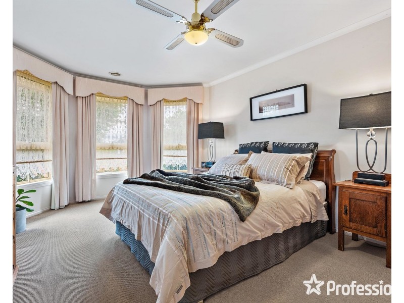 4 Bransdale Close, Mooroolbark VIC 3138