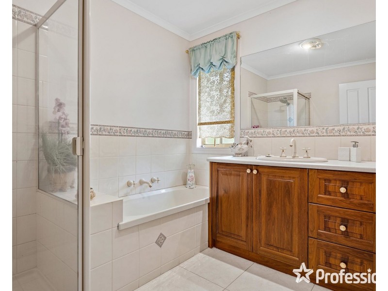 4 Bransdale Close, Mooroolbark VIC 3138