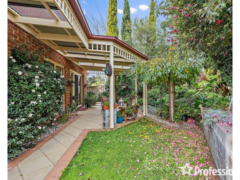 4 Bransdale Close, Mooroolbark VIC 3138