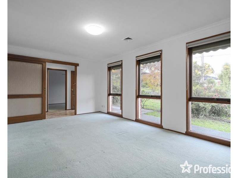 15 Alamein Avenue, Croydon VIC 3136