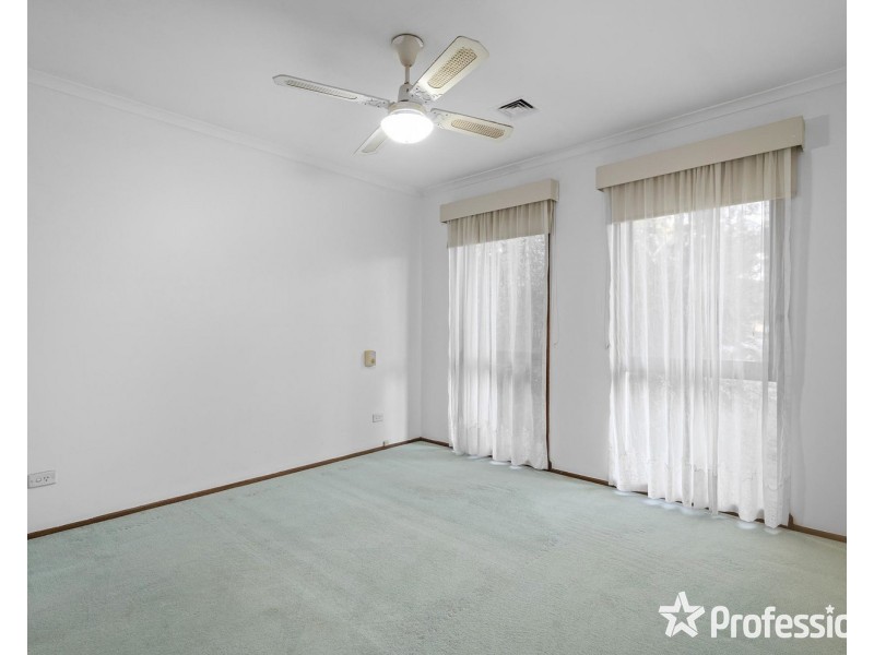 15 Alamein Avenue, Croydon VIC 3136