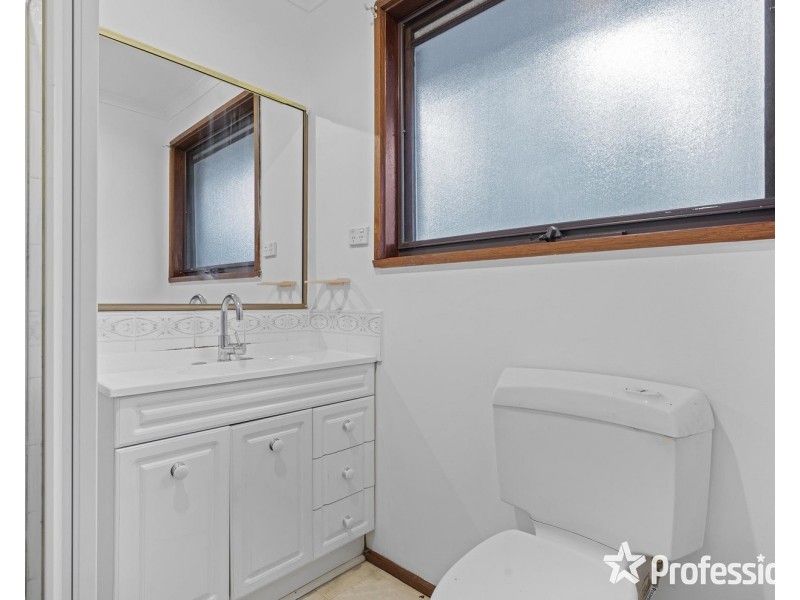 15 Alamein Avenue, Croydon VIC 3136