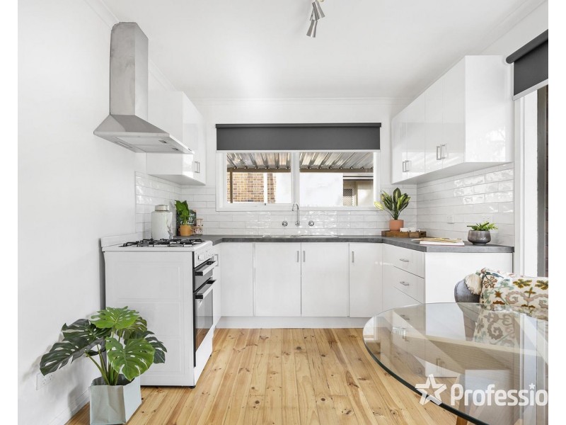 8 Apollo Court, Croydon South VIC 3136