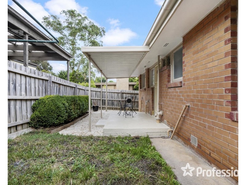 8 Apollo Court, Croydon South VIC 3136