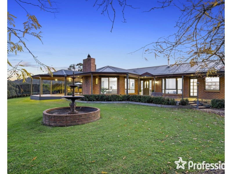 90 Uplands Road, Yarra Glen VIC 3775