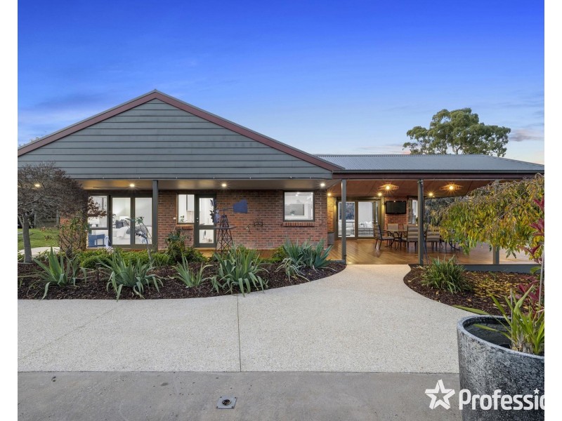 90 Uplands Road, Yarra Glen VIC 3775