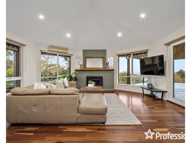 90 Uplands Road, Yarra Glen VIC 3775