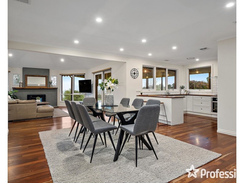 90 Uplands Road, Yarra Glen VIC 3775