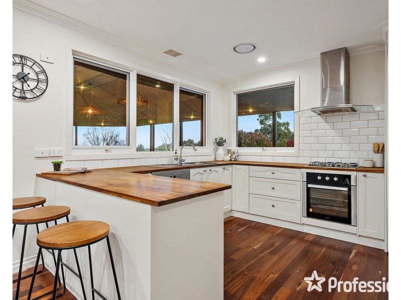 90 Uplands Road, Yarra Glen VIC 3775