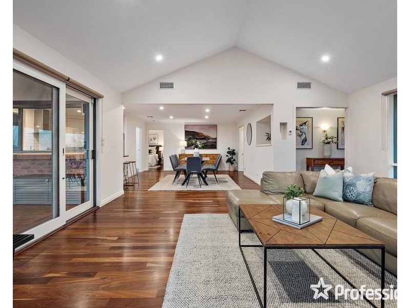 90 Uplands Road, Yarra Glen VIC 3775