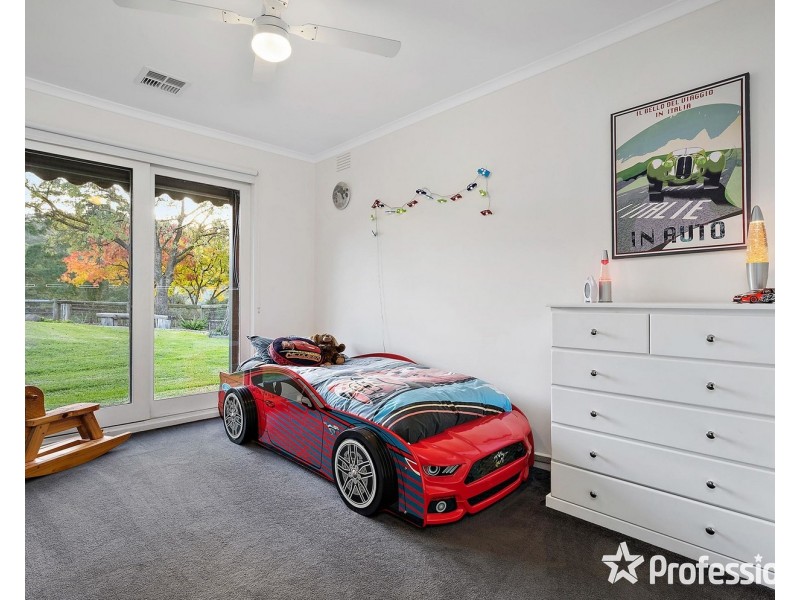 90 Uplands Road, Yarra Glen VIC 3775