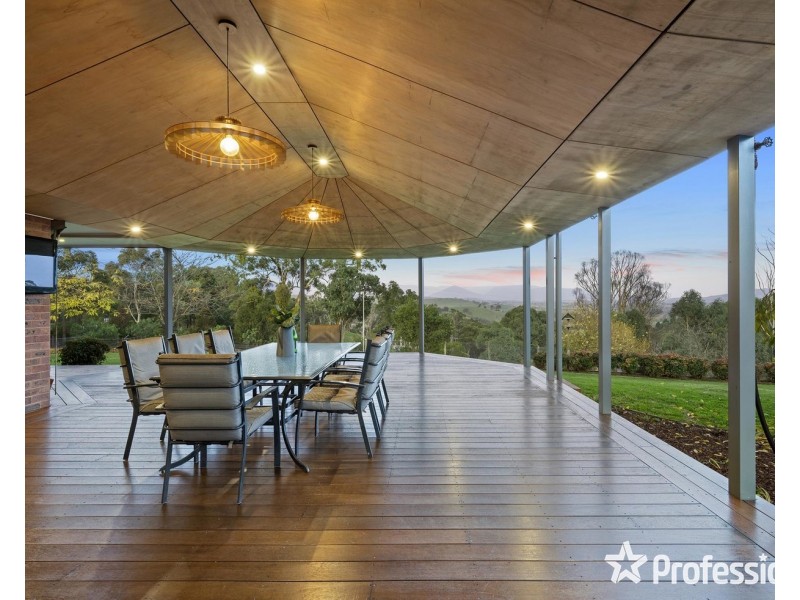 90 Uplands Road, Yarra Glen VIC 3775
