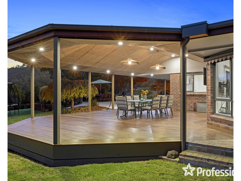 90 Uplands Road, Yarra Glen VIC 3775