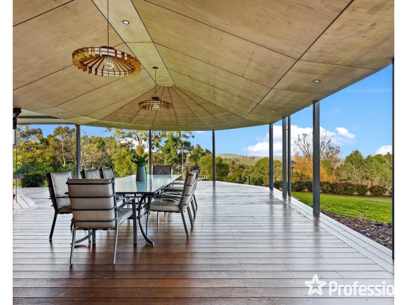 90 Uplands Road, Yarra Glen VIC 3775