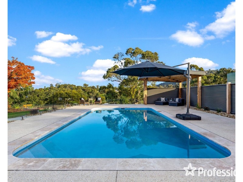 90 Uplands Road, Yarra Glen VIC 3775