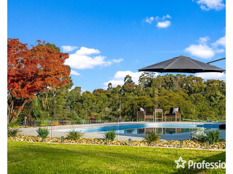 90 Uplands Road, Yarra Glen VIC 3775