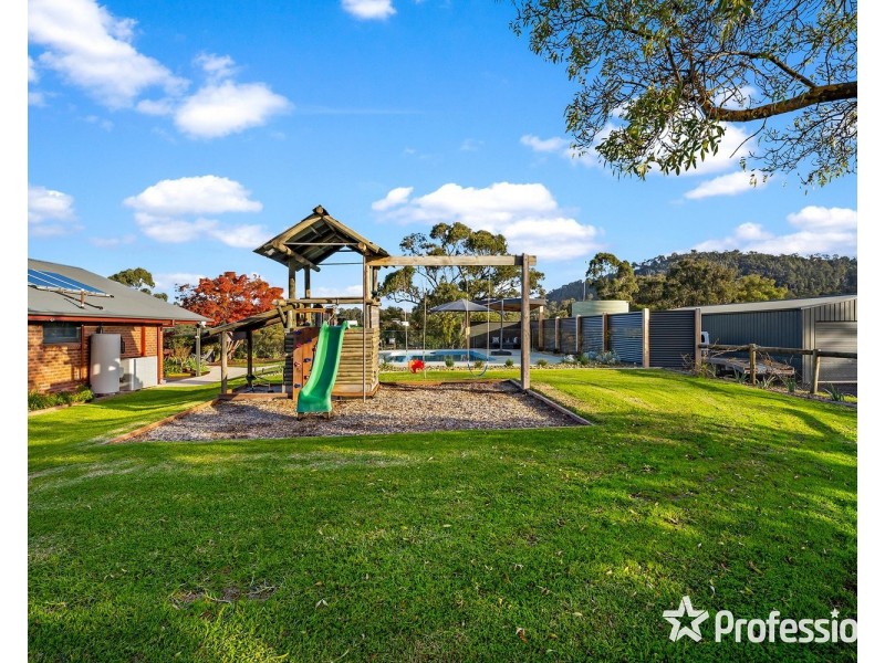 90 Uplands Road, Yarra Glen VIC 3775