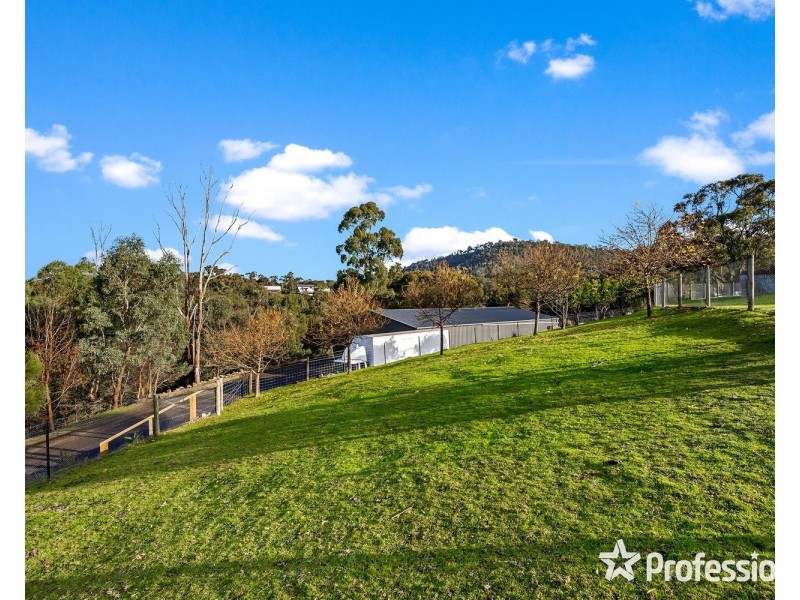 90 Uplands Road, Yarra Glen VIC 3775