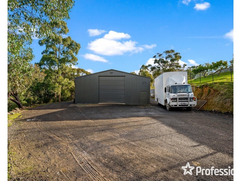 90 Uplands Road, Yarra Glen VIC 3775