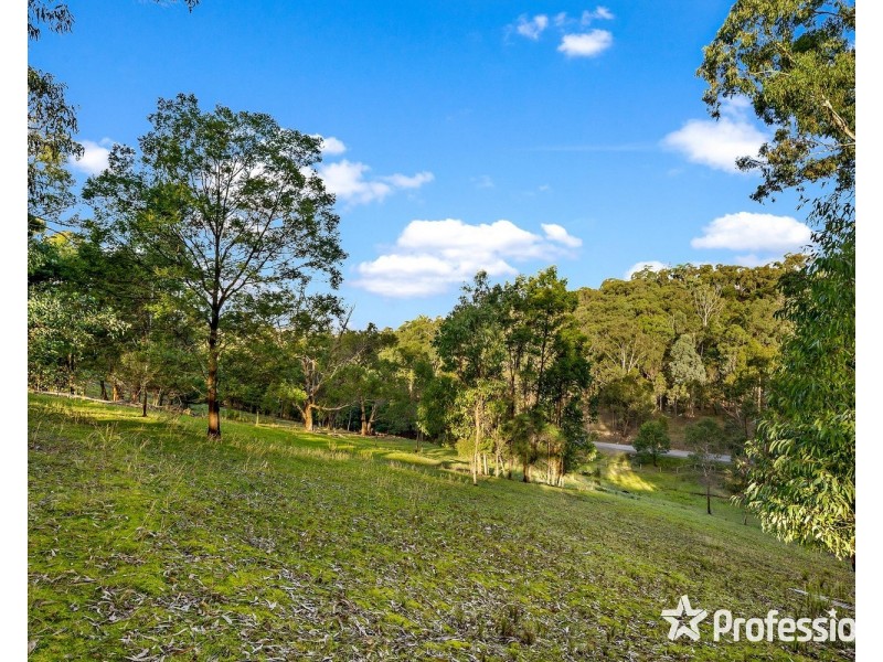 90 Uplands Road, Yarra Glen VIC 3775