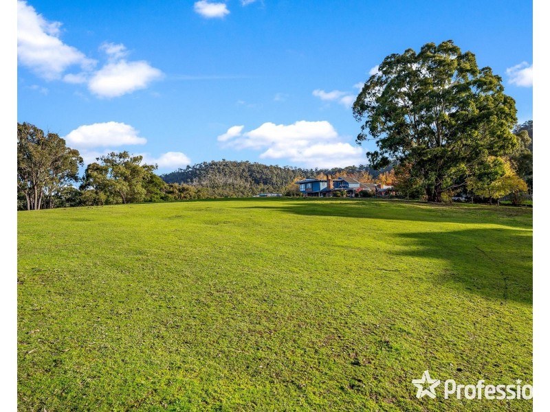90 Uplands Road, Yarra Glen VIC 3775