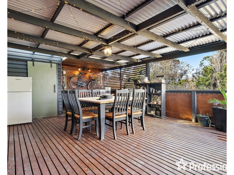 42 English Street, Seville VIC 3139