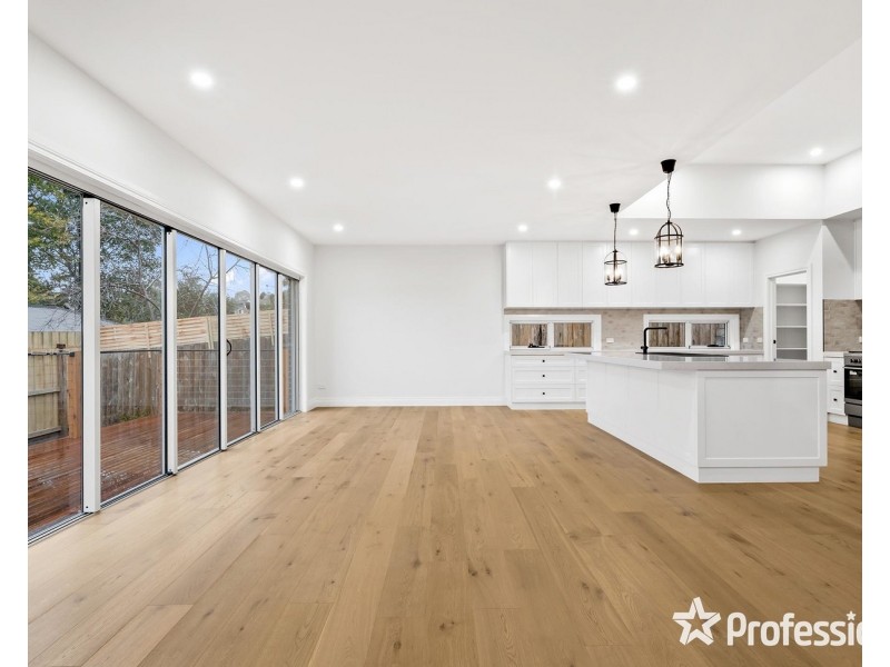 2/27 Erskine Ridge, Mooroolbark VIC 3138