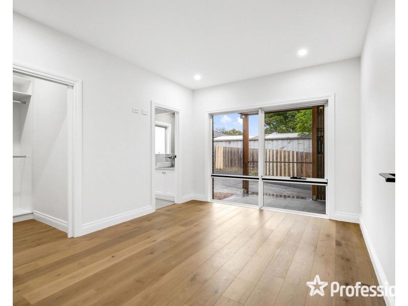 2/27 Erskine Ridge, Mooroolbark VIC 3138