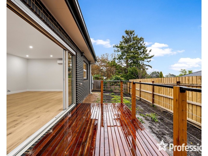 2/27 Erskine Ridge, Mooroolbark VIC 3138