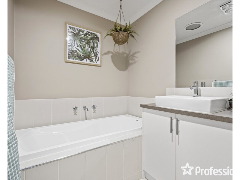 31a Sweetland Road, Mooroolbark VIC 3138