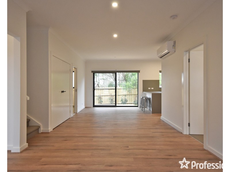 2/5 Stephen Crescent, Croydon VIC 3136