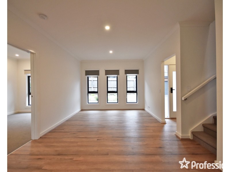 2/5 Stephen Crescent, Croydon VIC 3136