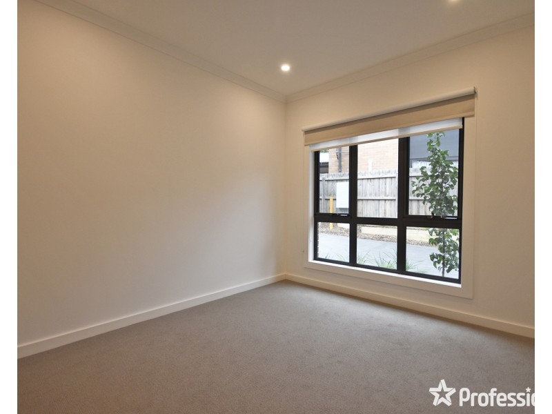 2/5 Stephen Crescent, Croydon VIC 3136