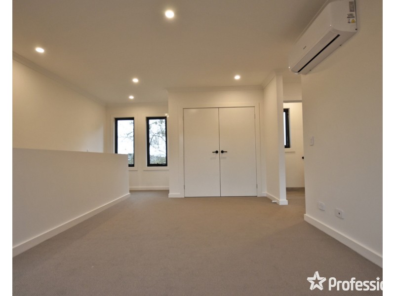 2/5 Stephen Crescent, Croydon VIC 3136