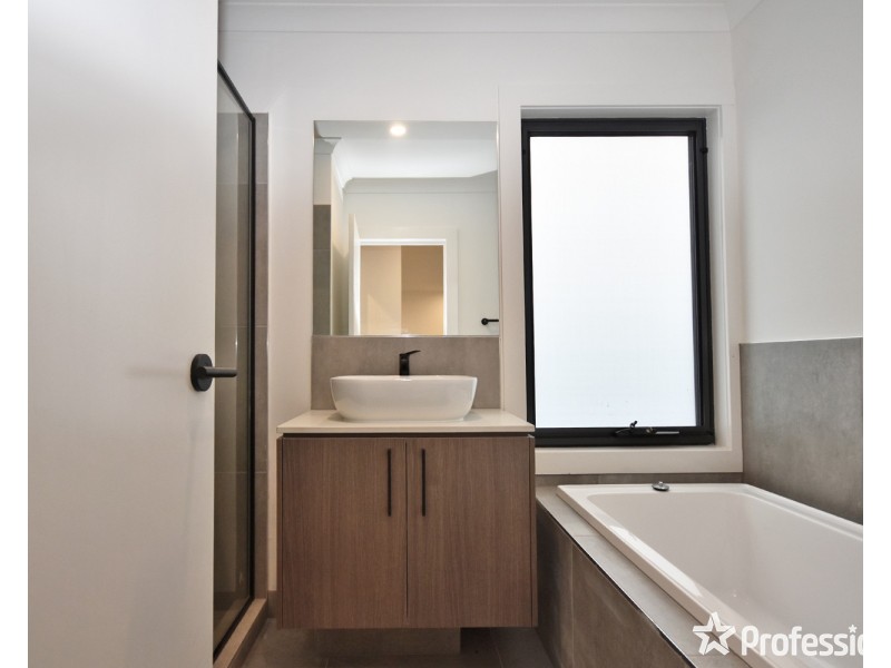 2/5 Stephen Crescent, Croydon VIC 3136