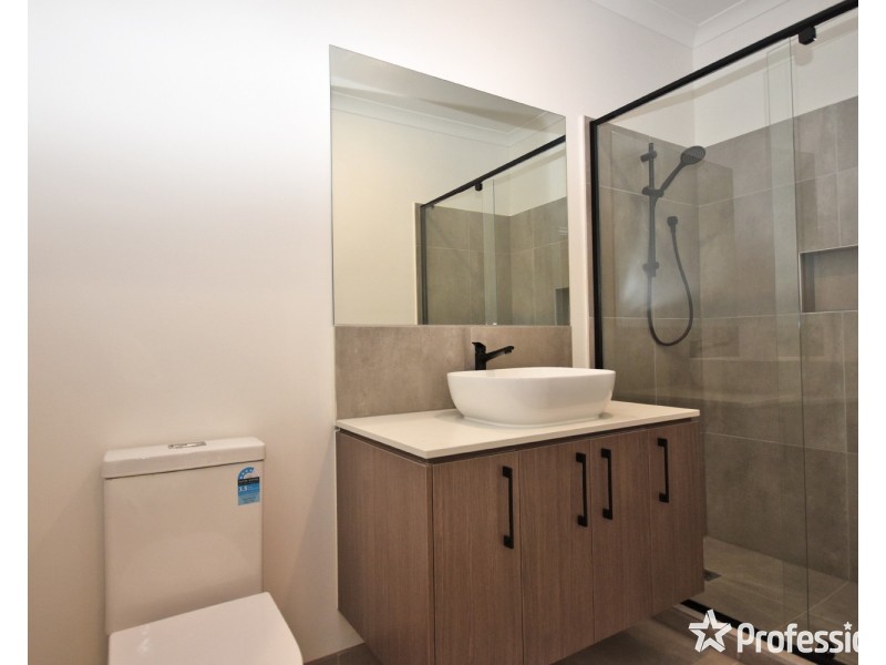 2/5 Stephen Crescent, Croydon VIC 3136