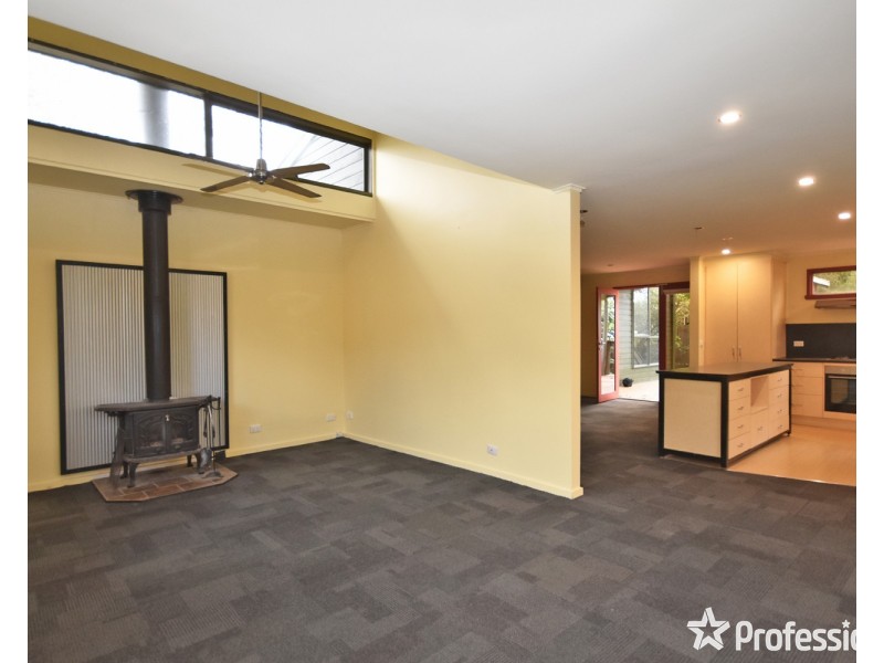 2/7 Central Avenue, Mooroolbark VIC 3138