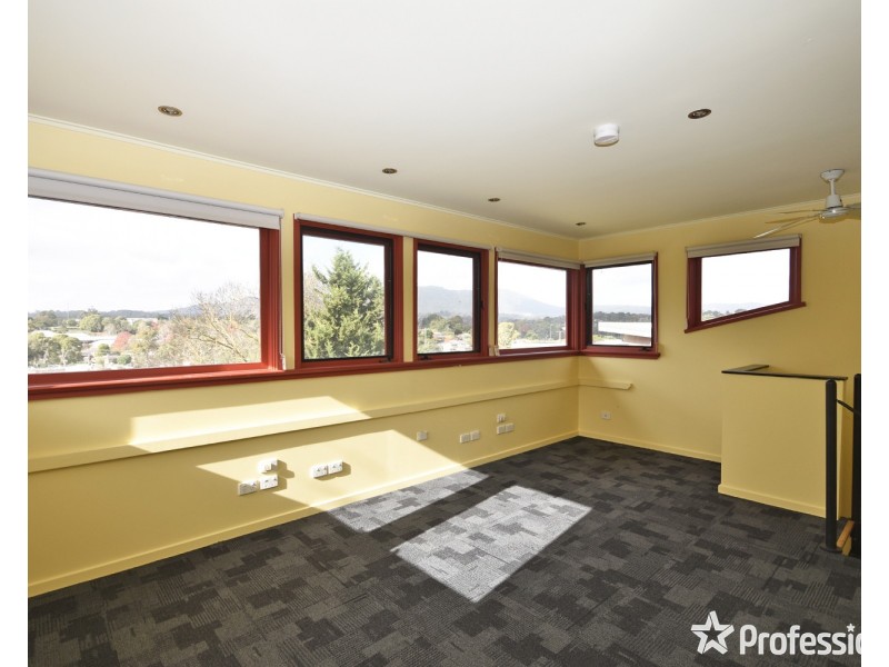2/7 Central Avenue, Mooroolbark VIC 3138