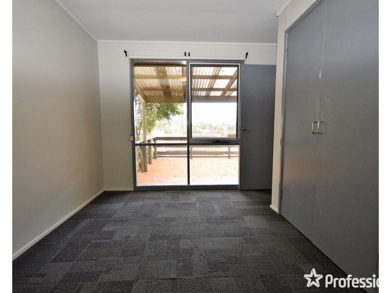2/7 Central Avenue, Mooroolbark VIC 3138