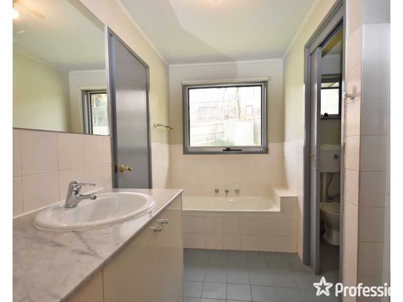 2/7 Central Avenue, Mooroolbark VIC 3138